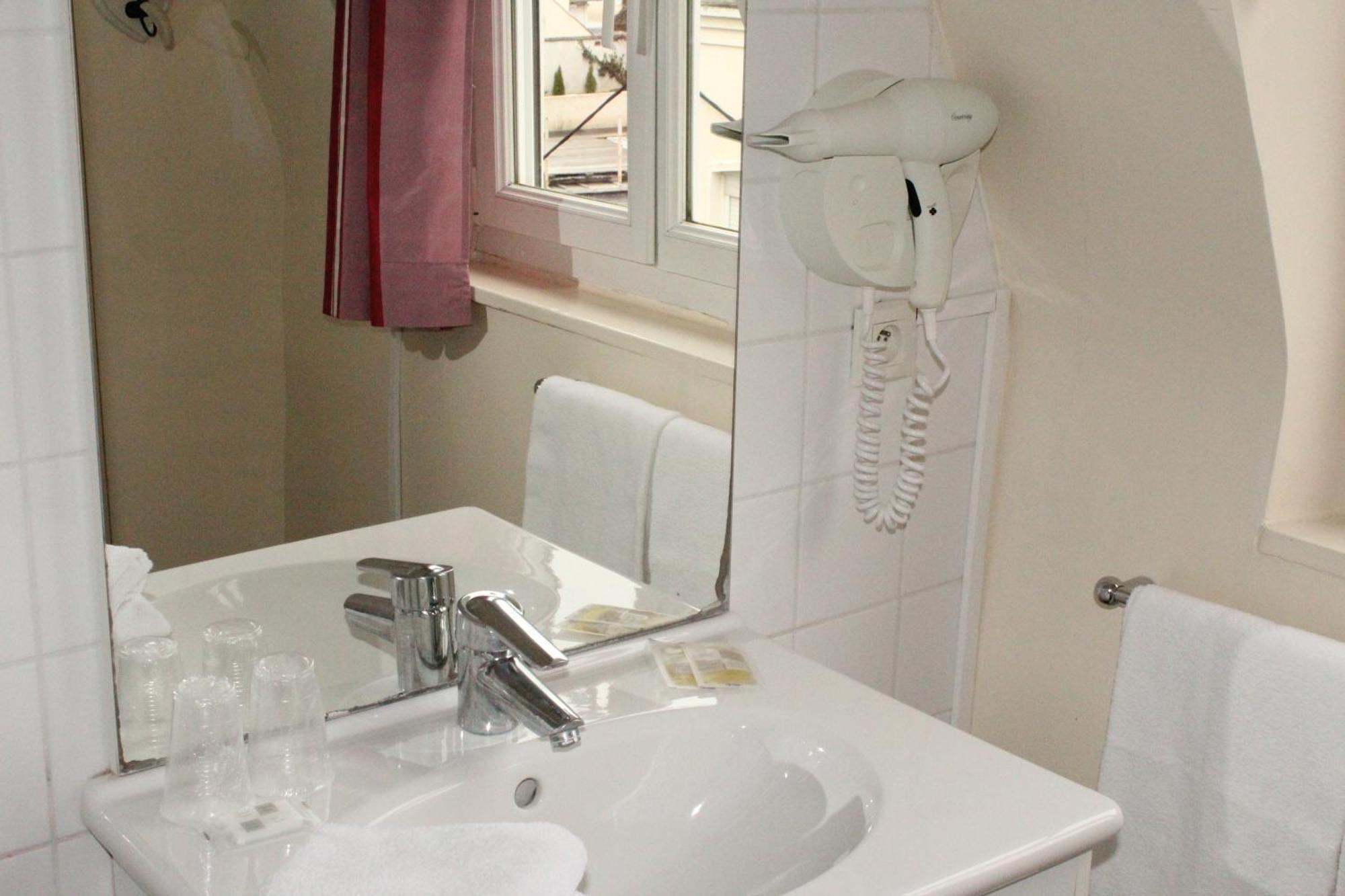 Hotel Des Falaises Villers-sur-Mer Room photo