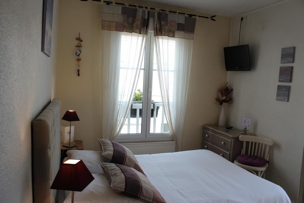 Hotel Des Falaises Villers-sur-Mer Room photo